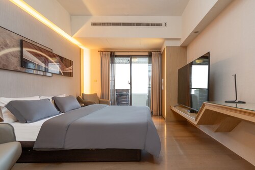 Stylish & Convenient 1B1b attached to Taipei Main Station