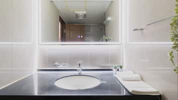 Hårføner, håndklær, såpe og toalettpapir