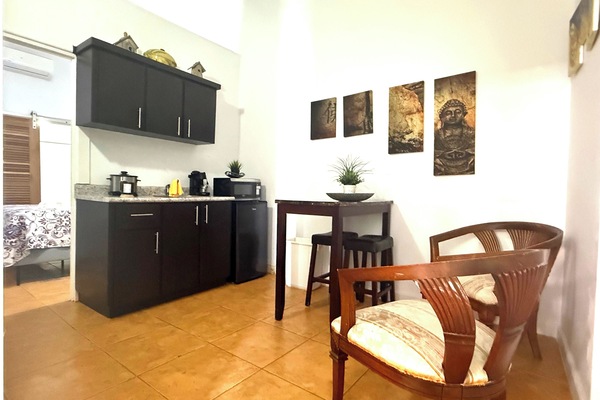 Economy Studio | Private kitchen | Mini-fridge, microwave, oven, stovetop