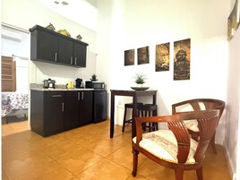 Economy Studio | Private kitchen | Mini-fridge, microwave, oven, stovetop