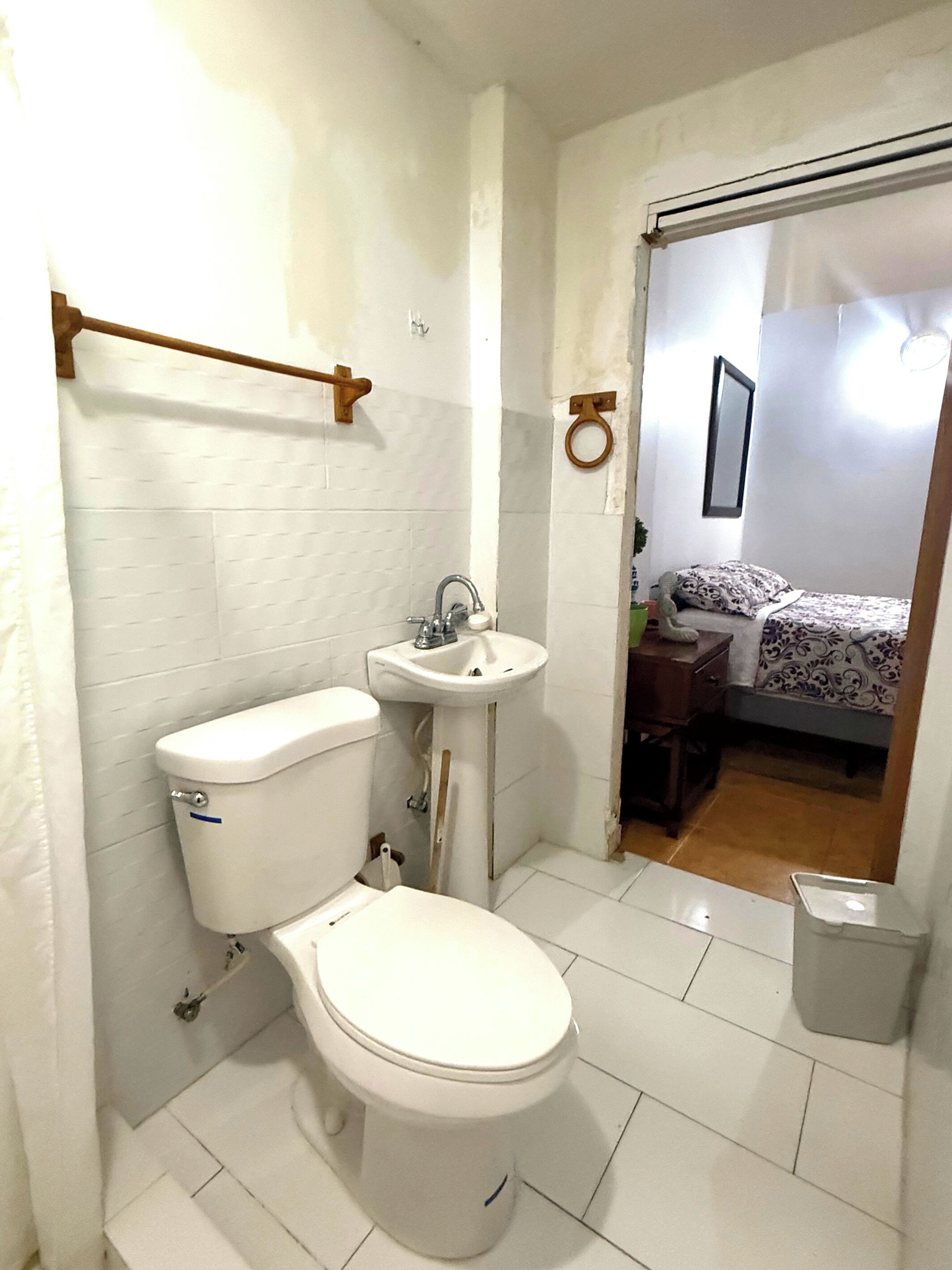 Economy Studio | Bathroom | Hair dryer, towels, toilet paper