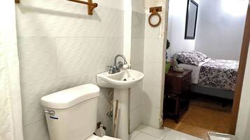 Economy Studio | Bathroom | Hair dryer, towels, toilet paper