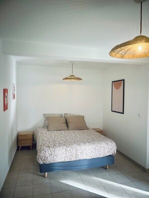2 habitaciones, tabla de planchar con plancha, wifi y ropa de cama 