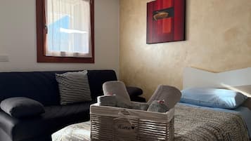 2 chambres, fer et planche à repasser, Wi-Fi, draps fournis