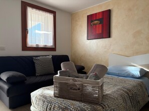 2 bedrooms, iron/ironing board, WiFi, bed sheets - APARTMENT WITH PARKING SPACE. IDEAL FOR FAMILIES. CONVENIENT FOR VENICE AND PADUA (Noventana)
