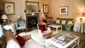 Lobby sitting area - The Eastbury Hotel & Spa (Sherborne)