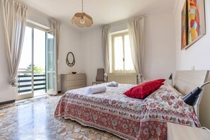 4 bedrooms, iron/ironing board, free WiFi