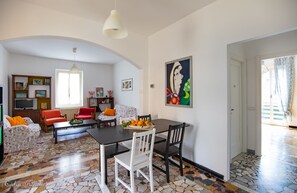 Interior - Stunning Apartment in a Villa, near the beach (Monterosso al Mare)