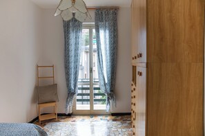 4 bedrooms, iron/ironing board, free WiFi