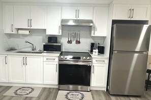 Private kitchen - Cozy 1BR  Basement Suite (Edmonton)
