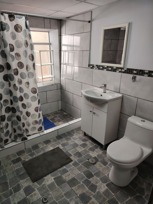 Haartrockner, Seife, Toilettenpapier