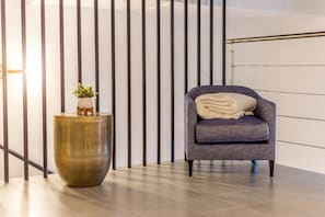 Loft, 1 habitación, balcón | Ropa de cama hipoalergénica y escritorio