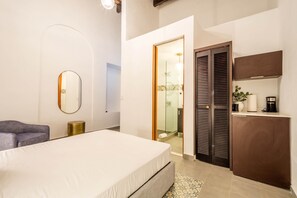 Estudio | Ropa de cama hipoalergénica y escritorio