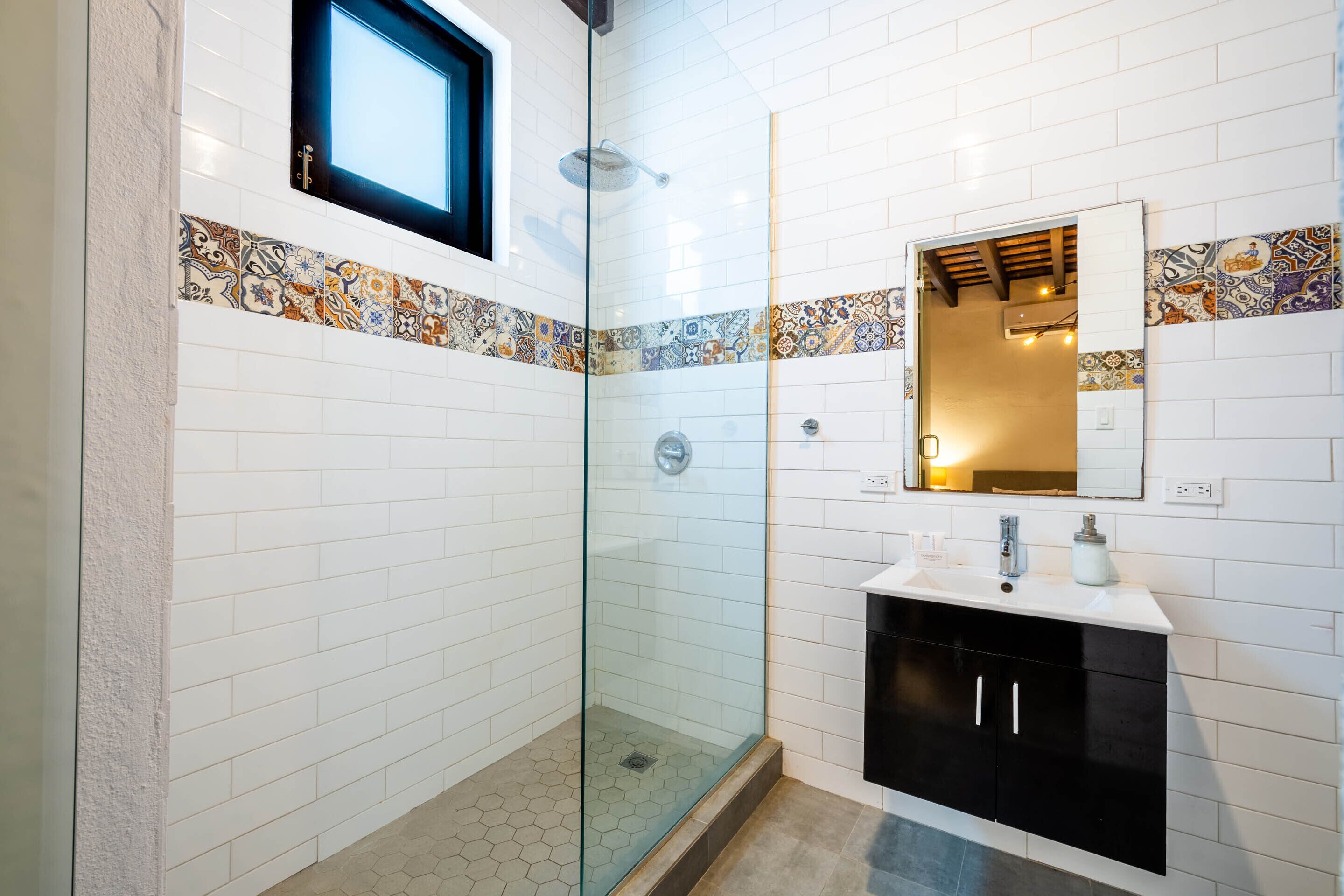 Apartment, 1 Bedroom, Balcony | Bathroom | Shower, rainfall showerhead, free toiletries, hair dryer