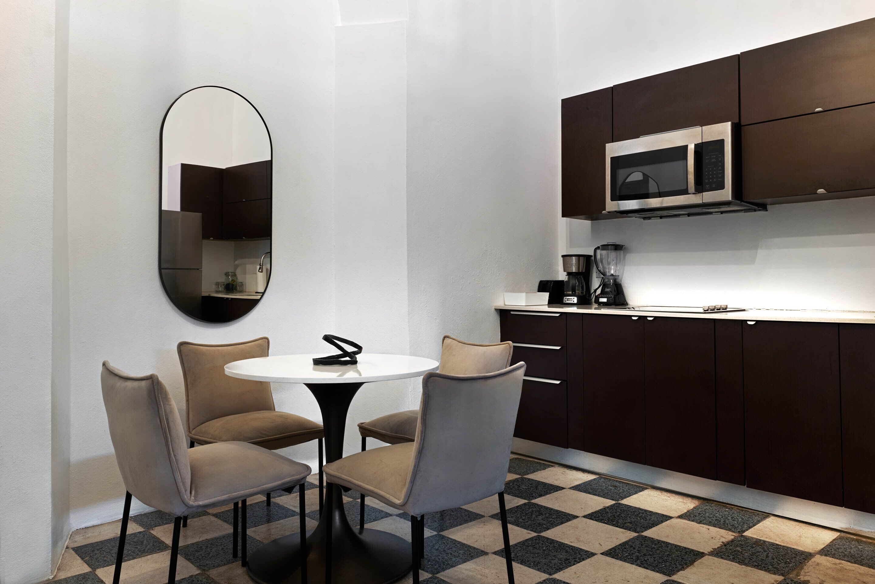 Loft, 1 kamar tidur, balkon | Dapur pribadi | Mesin pembuat kopi/teh dan tisu