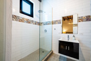Apartment, 1 Bedroom, Balcony | Bathroom | Shower, rainfall showerhead, free toiletries, hair dryer