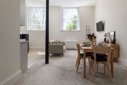 Stunning Flat in a Converted Chapel • Free Parking • Fast WiFi • Smart TV