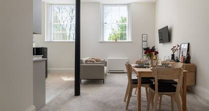 Stunning Flat in a Converted Chapel • Free Parking • Fast WiFi • Smart TV
