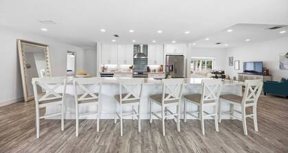 Home for 8-10 guests - Heated Pool - Fire Pit - Manasota Key Gem