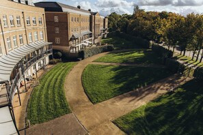 Exterior - Charming 2-bedroom apartment in delightful Bromley with WiFi (Bromley)