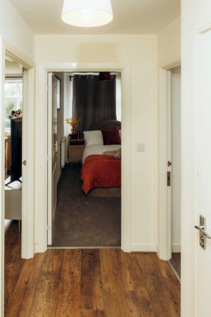 2 bedrooms, desk, iron/ironing board, travel crib