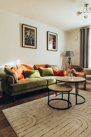 Smart TV - Charming 2-bedroom apartment in delightful Bromley with WiFi (Bromley)