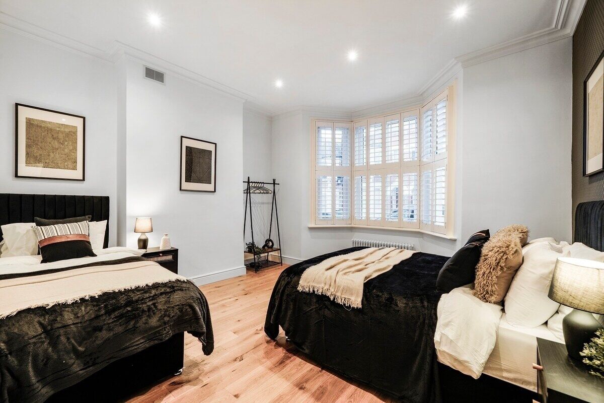 2 bedrooms, iron/ironing board, Internet, bed sheets