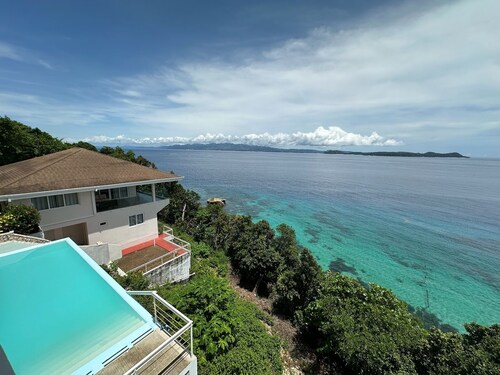 Amal Villa - Luxury 2 Bed, 2 Bath Apartment with Panoramic Ocean Views, Peaceful