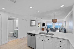 Interior - NEW 15th Floor Gulf View - Balcony - Pool - Hot Tub (Pensacola Beach)