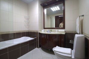 Asciugacapelli, asciugamani, sapone, carta igienica