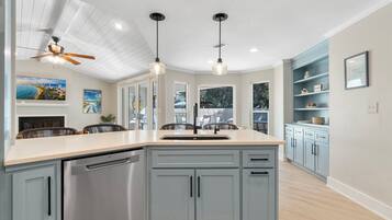 Frigorífic, microones, forn i placa de cuina