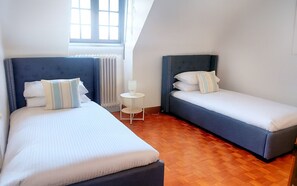 4 bedrooms, iron/ironing board, free WiFi, bed sheets