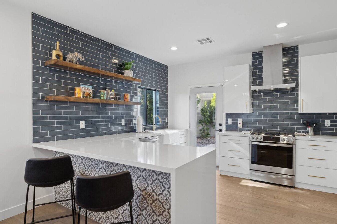 冰箱、微波炉、烤箱、炉灶