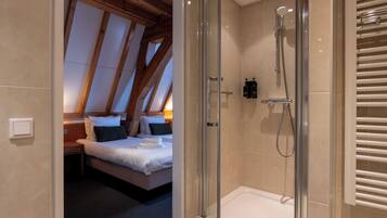 Standard Double or Twin Room | Bathroom | Shower, hair dryer, towels, toilet paper