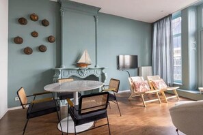 Departamento Confort, vista al puerto | Área de sala de estar