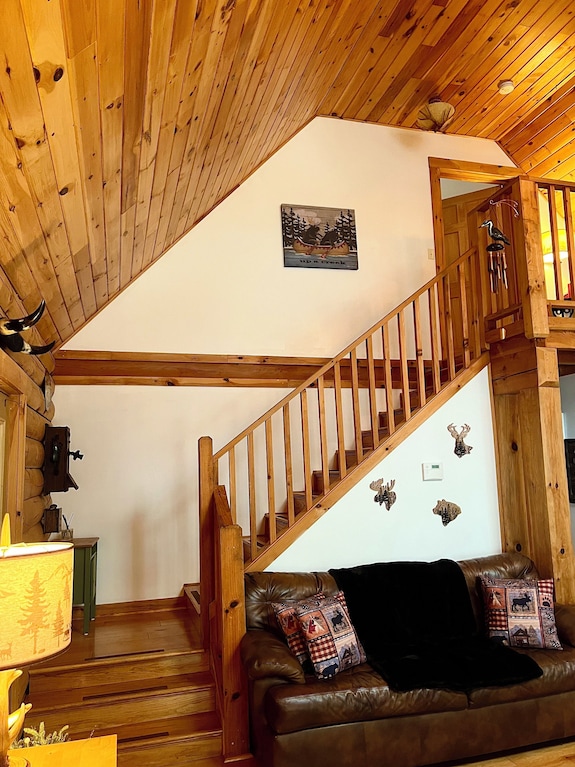 Charming Log Cabin In Lake George - Lake George, NY