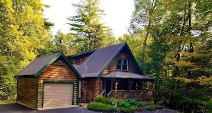Charming Log Cabin in Lake George