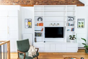 Smart TV - Napoleon, 2 min to Gertrude St (Fitzroy)