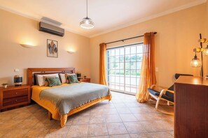 4 bedrooms, iron/ironing board, travel crib, free WiFi