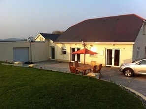 House | Outdoor dining