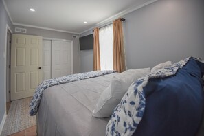 3 bedrooms, iron/ironing board, WiFi, bed sheets