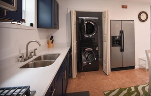 Fridge, microwave, oven, stovetop - Charming 3-bedroom with Luxury Bathroom and Designated Office Space (Virginia Beach)