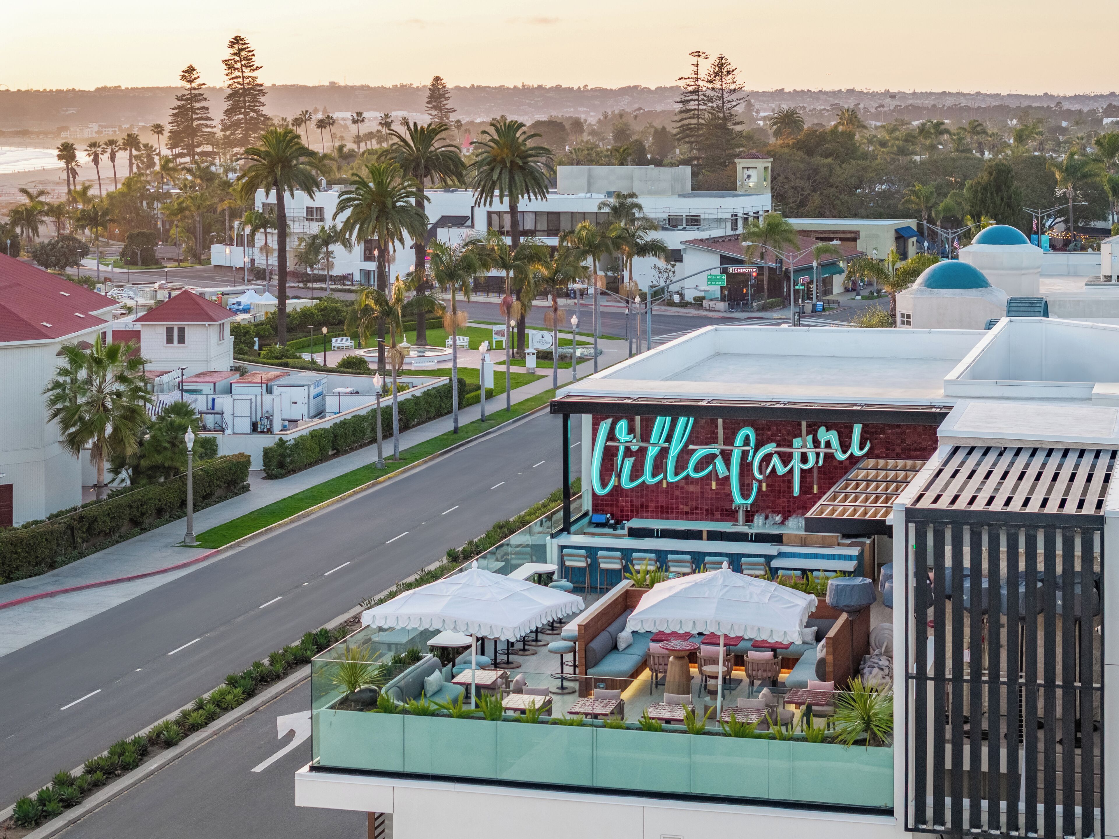 Petit déjeuner, déjeuner et dîner servis sur place, vue sur la mer