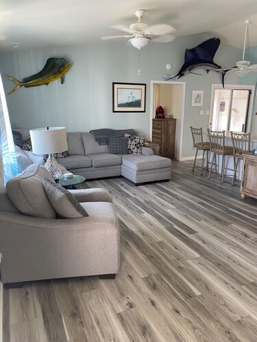 Charming 4-bedroom home in Cape May. Newly updated, AC, WiFi, gas fireplace