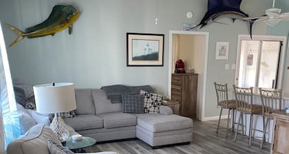 Charming 4-bedroom home in Cape May. Newly updated, AC, WiFi, gas fireplace