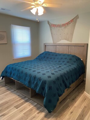 4 bedrooms, iron/ironing board, free WiFi