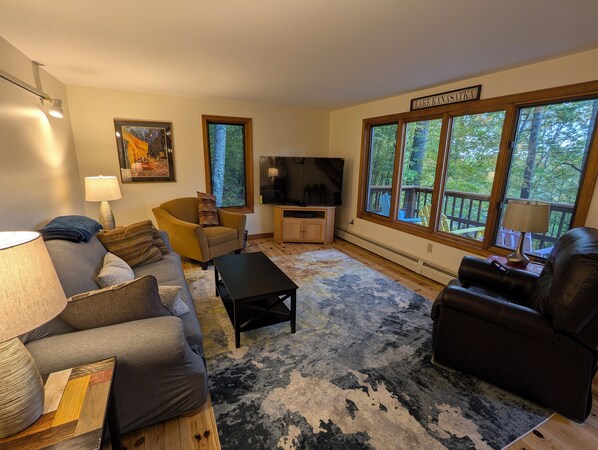 Smart TV, books, stereo