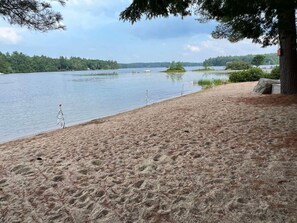 Chaises longues, serviettes de plage