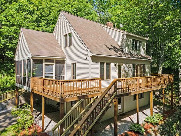 Exterior - Spacious Lakeside Retreat: Private Beach Access and Family-Friendly Amenities (Moultonborough)
