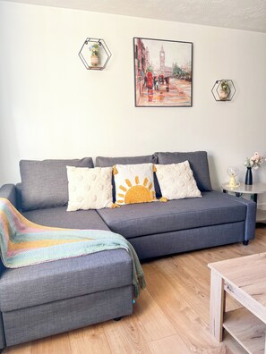TV - Cosy & Modern Flat In Islington- 15 Minutes walk from Emirates Stadium (London)
